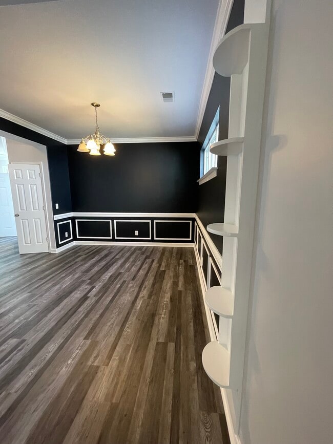 Building Photo - 320 Summer Hill Way