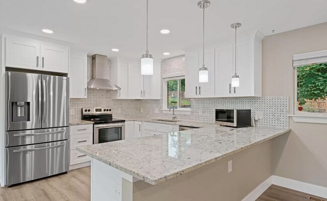 Foto del edificio - Modern 5 bed, 3.5 bath home in Lakewood!