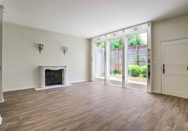 Building Photo - 7937 Woodway Dr