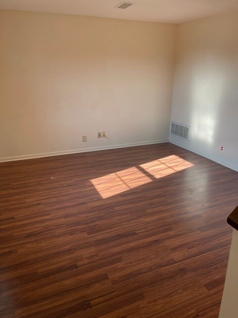 Building Photo - 745 Ridgeview Dr
