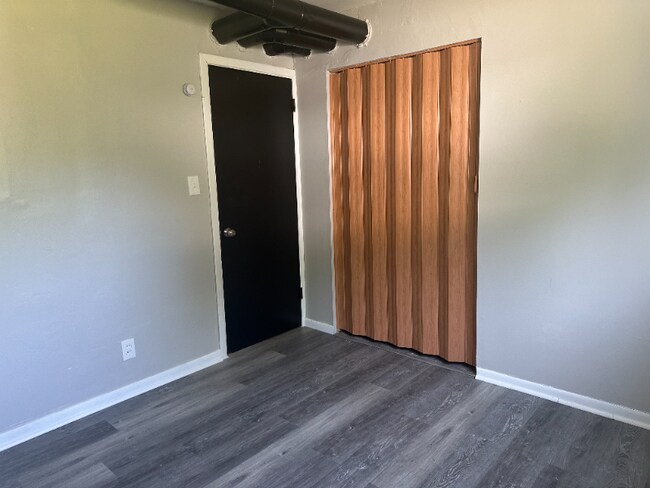 Foto del edificio - 14405 Hale Ave