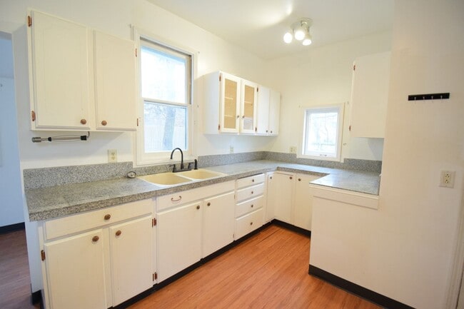 Photo - 417 Pearl St House