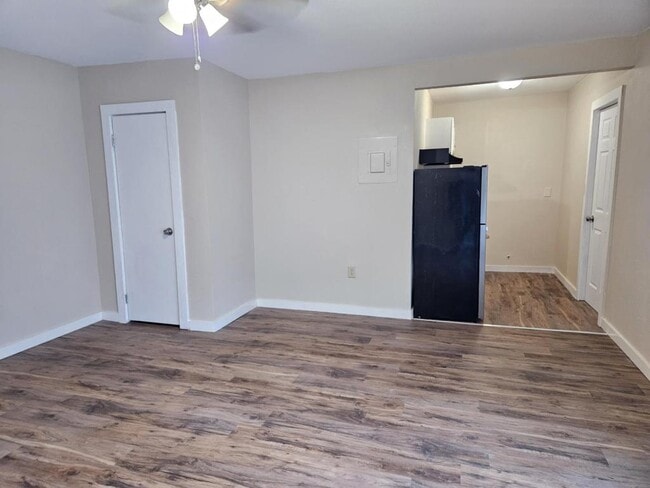 Photo - 817 Cresthill Rd House