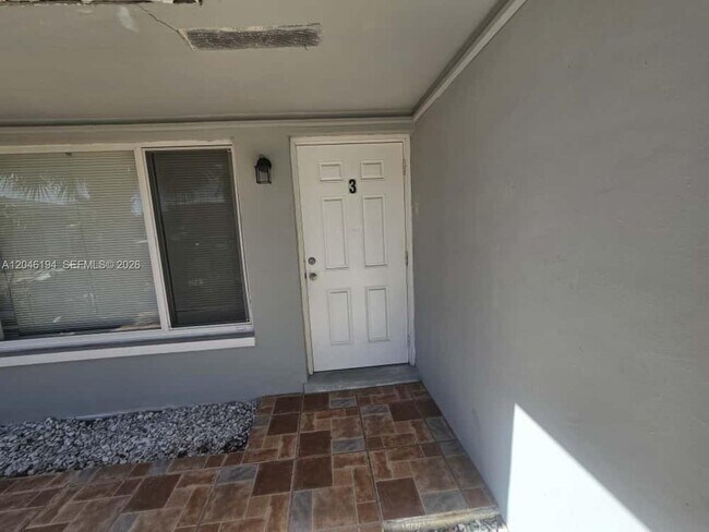 Foto del edificio - 2859 NE 30th St