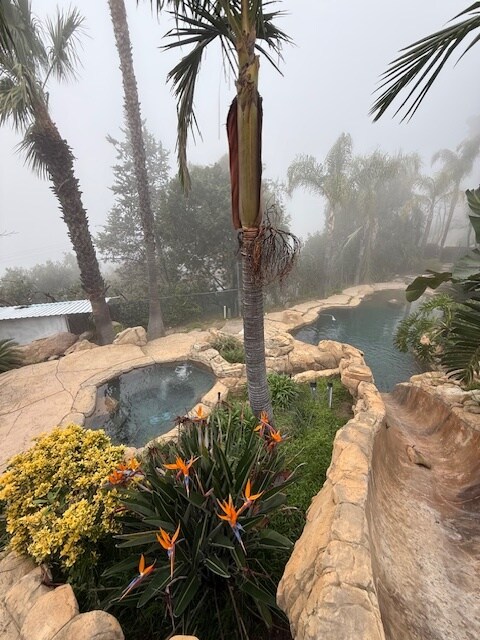 Foto del edificio - 24690 W Saddle Peak Rd