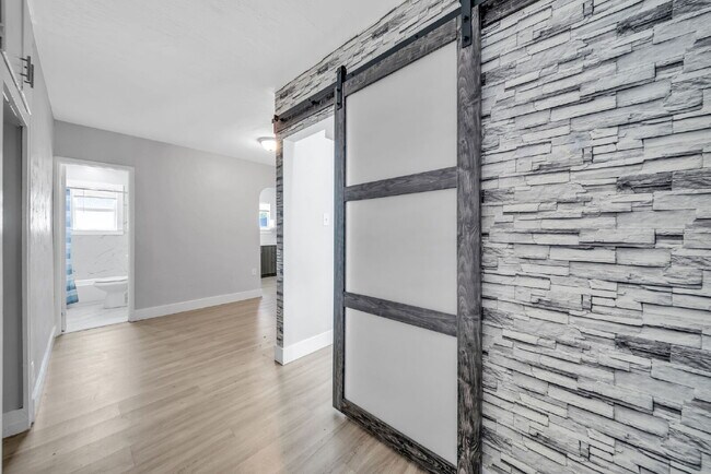 Photo - Bright & Updated 1-Bedroom in Prime Hollywood Location Apartment