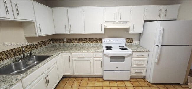 Foto del edificio - 14850 Naranja Lakes Blvd