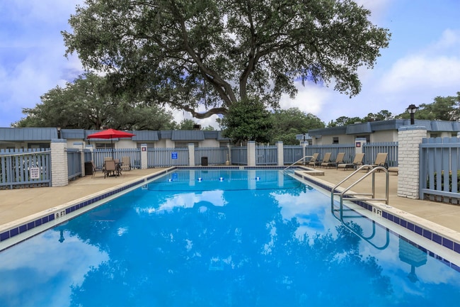 Building Photo - Rolling Hills Apartments