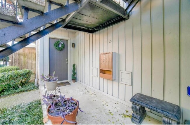Building Photo - 10216 Regal Oaks Dr