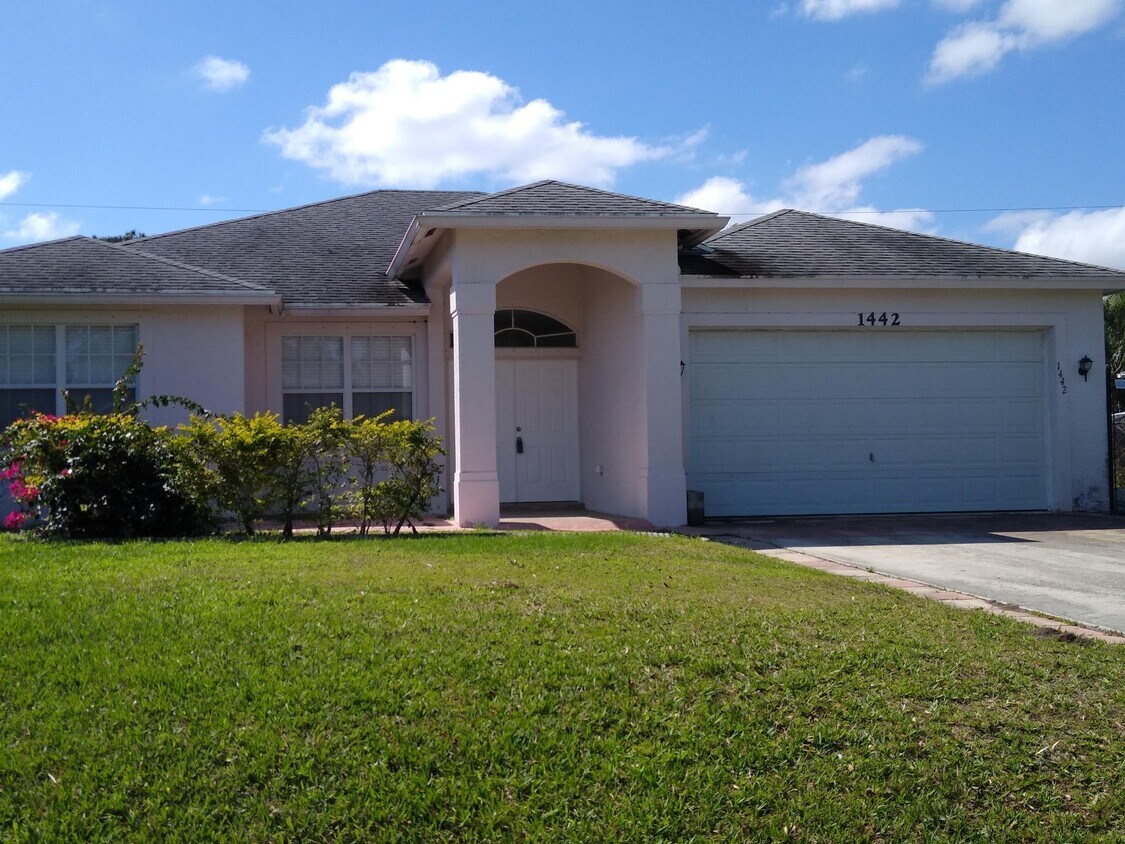 Primary Photo - 1442 SW Dow Ln
