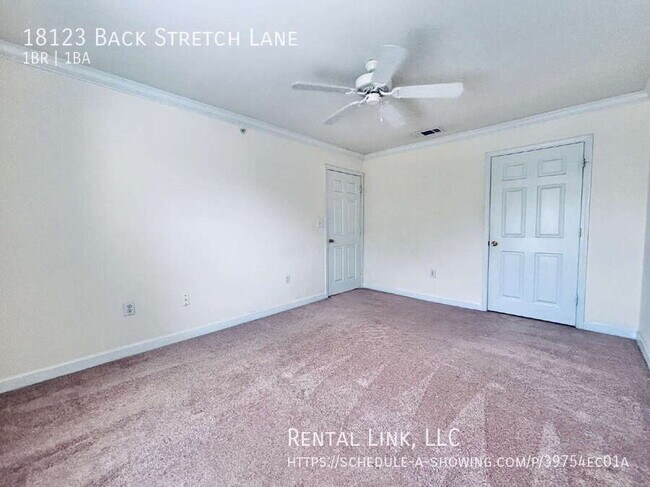 Foto del edificio - 18123 Back Stretch Ln