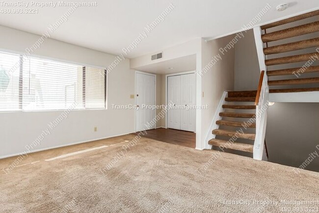 Building Photo - Mesa Townhome For Rent - 3 bedroom - 3 bat...