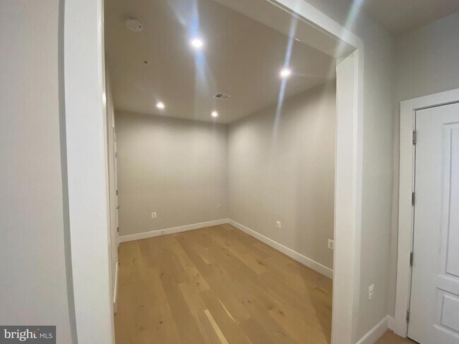 Foto del edificio - 2320 Field Point Rd