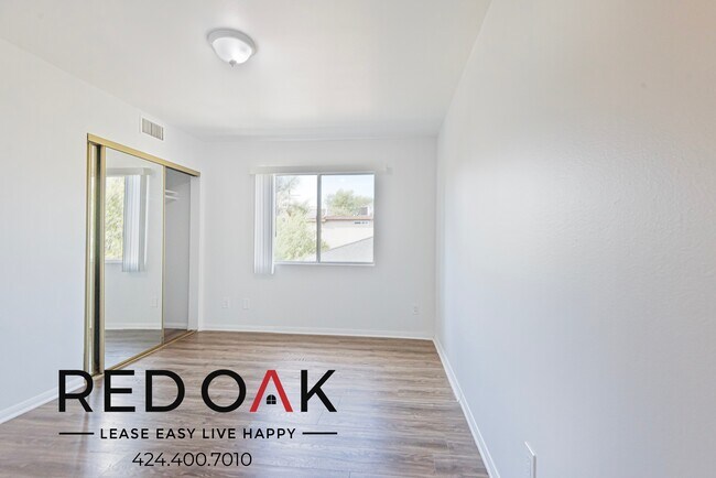 Foto del edificio - Lovely Three Bedroom with Sunny Windows, K...