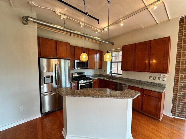 Building Photo - 395 Central Park Pl NE