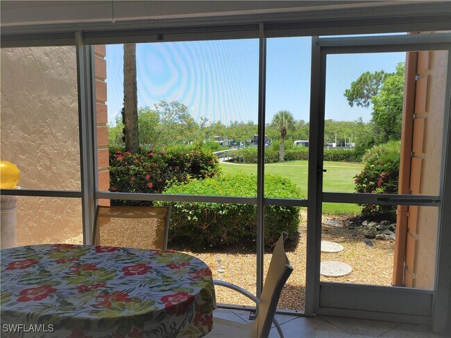 Foto del edificio - 300 Horse Creek Dr