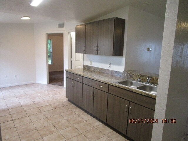 Building Photo - 446 Elsie Ave