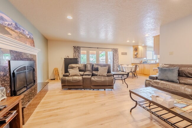 Building Photo - Executive-Style Home with Modern Amenities...