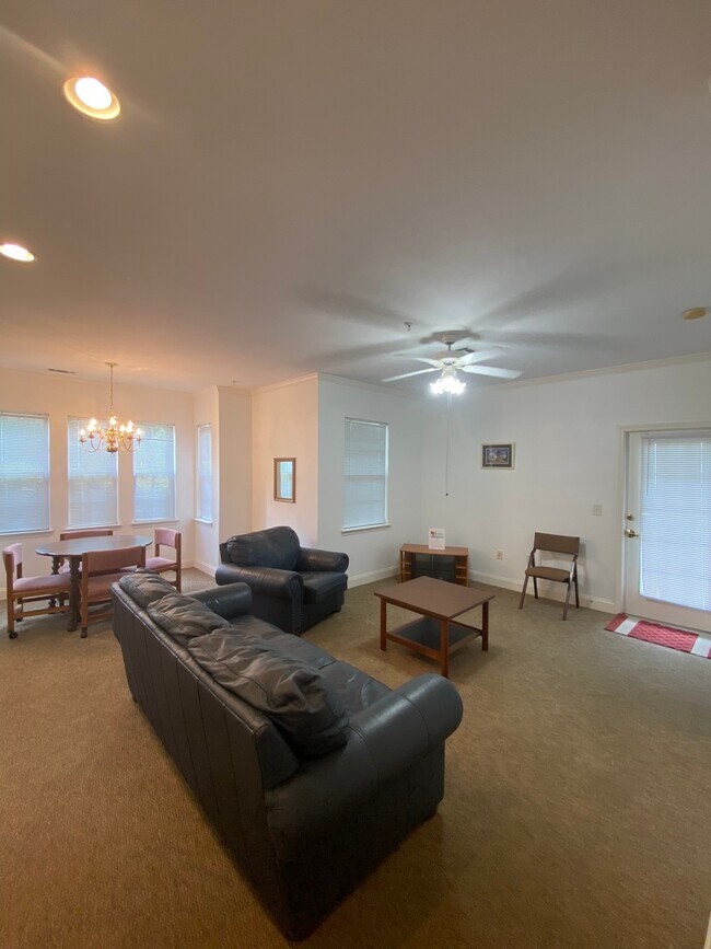 Foto del edificio - Hillcrest Apartments