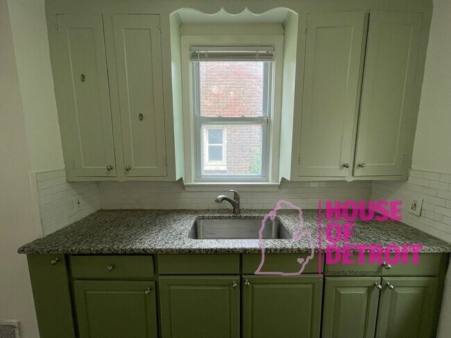 Foto del edificio - 3 BEDROOM | 1 BATH | FREE PRE SCREEN