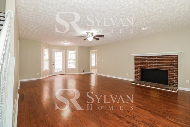 Building Photo - 582 Cordun Ct E