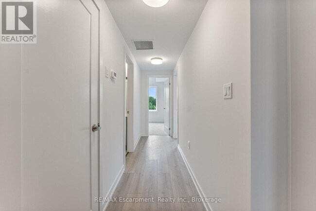Photo du bâtiment - 940-940 St David St N