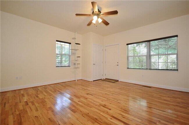 Building Photo - Adorable 2 Bed, 1 Bath Home in South Fayette - Covered Porches, Large Yard - Available 4/1!
