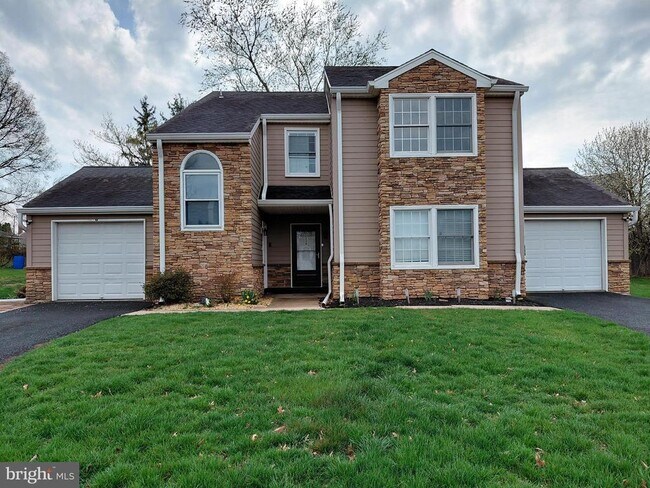 Foto del edificio - 228 Spring House Ln