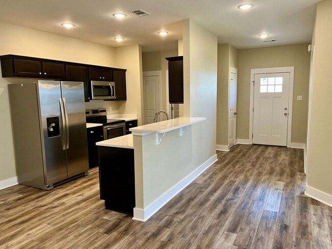 Foto del edificio - For Rent - 4 Bedroom, 2 Bath, Valley View!