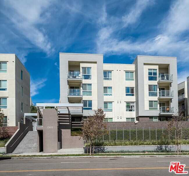 Building Photo - 12655 Bluff Creek Dr