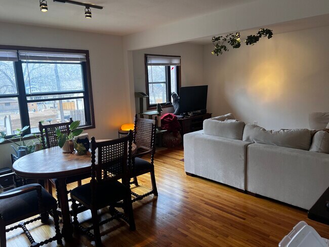 Nuevas luces de riel - Lexington Court