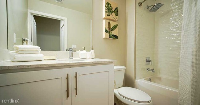 Building Photo - 3 br, 2.5 bath  - 125 NW 108th Ave  TOWNHOUSE