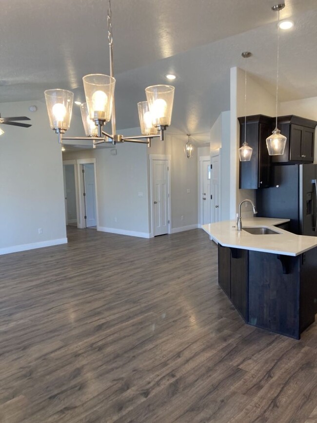 Building Photo - Newer 3 bedroom, 2 bath, one level home in...