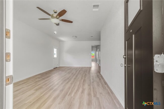 Building Photo - 1118 A Zora Dr