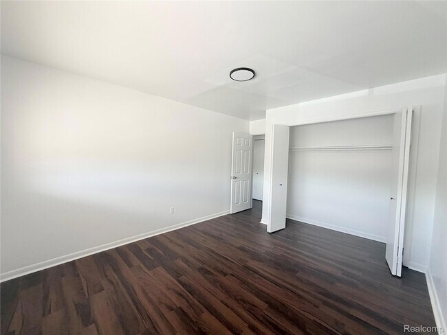 Foto del edificio - 14940 Longacre St