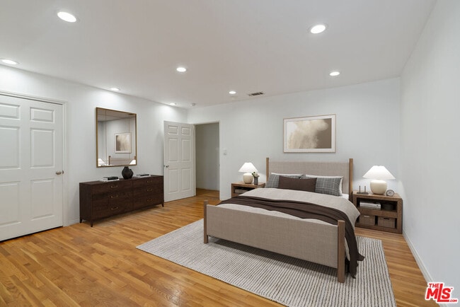 Building Photo - 4823 Topanga Canyon Blvd