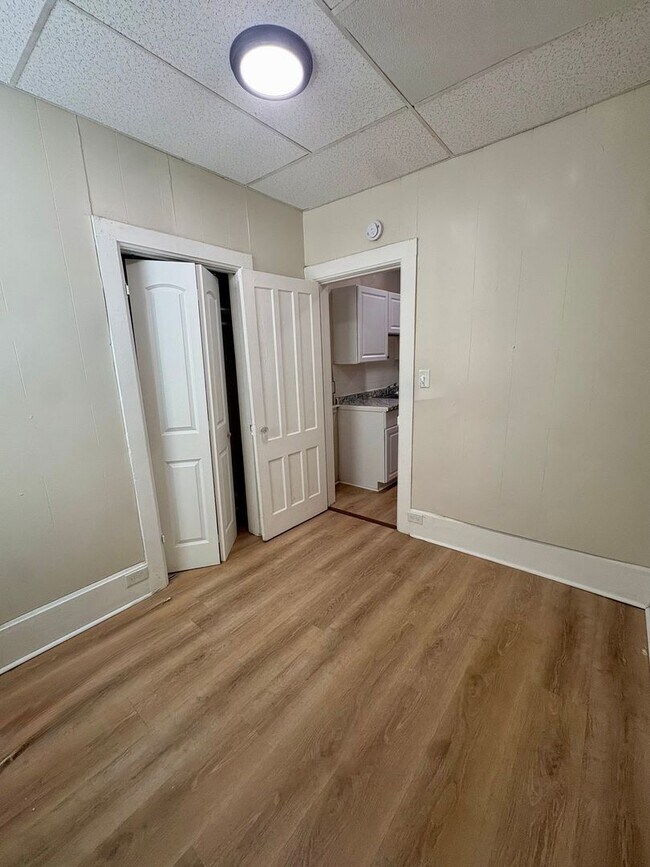 Foto del edificio - 16 McElwain Ave