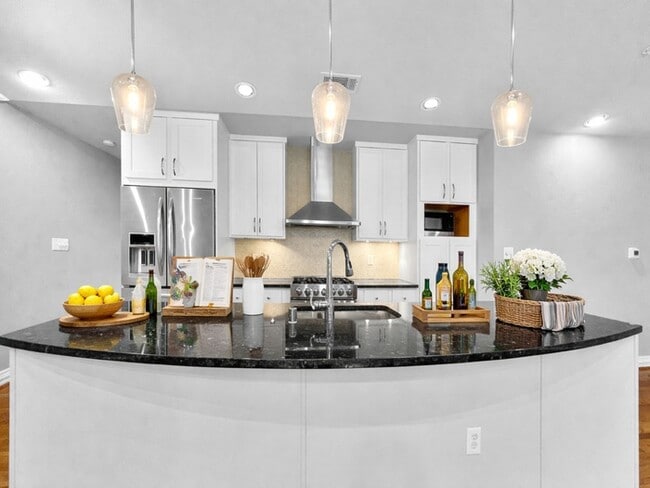 Building Photo - 2BR Townhome w/ Garage, Patio + Pool Access in 75209