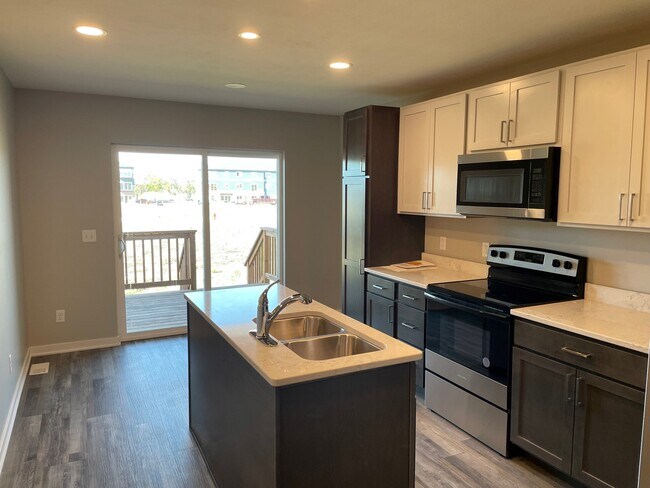 Building Photo - 3533 Little Bluestem Rd