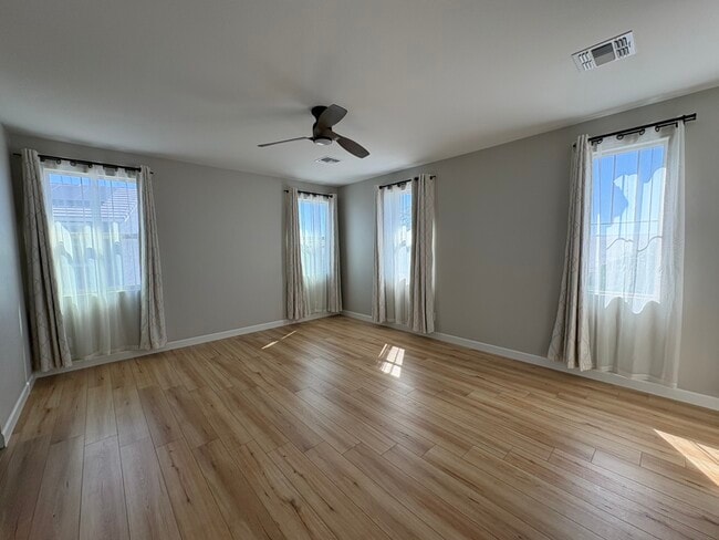 Building Photo - 1928 W Chisum Trl