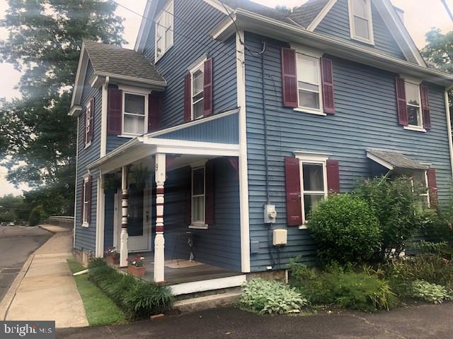 Building Photo - 9 E College Ave