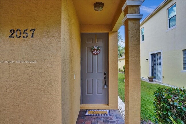 Foto del edificio - 2057 SE Avon Park Dr