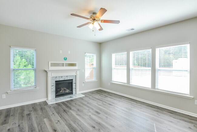 Foto del edificio - 105 Lakemont Dr