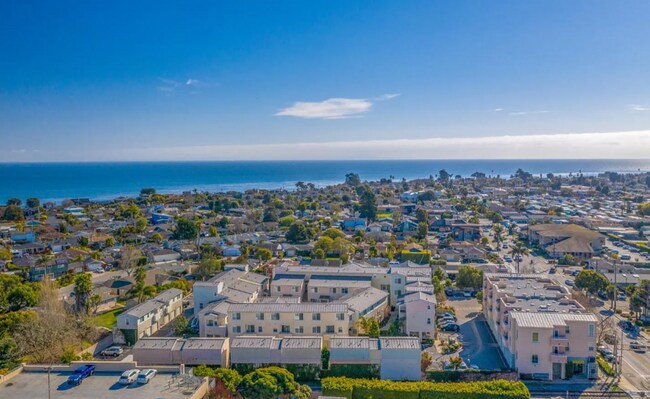 Foto del edificio - Coastal Living at Pleasure Point - Stunnin...