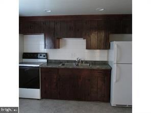 Foto del edificio - 139 Maple Ave