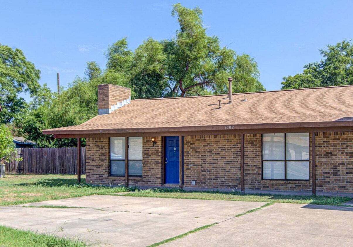 Primary Photo - 1202 Westcott Dr