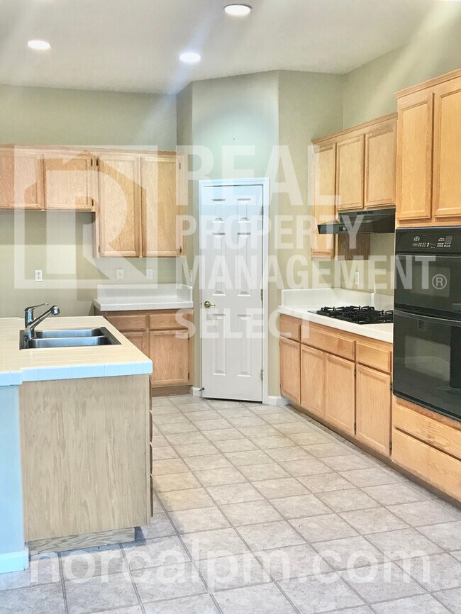 Building Photo - 9424 Blue Diamond Way