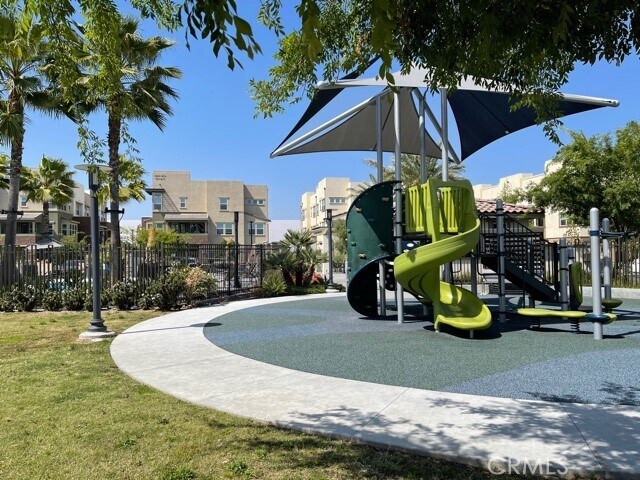 Foto del edificio - 5845 Spring St