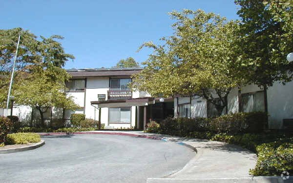 Foto del edificio - Plum Tree West Apartments