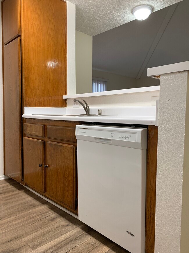 Foto del edificio - 1101 E South St